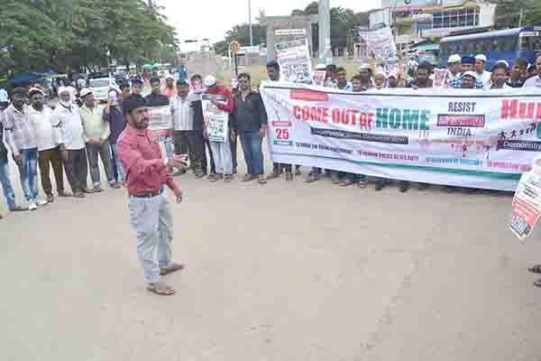ಮನೆಯಿಂದ ಹೊರಗೆ ಬನ್ನಿ ಘೋಷಣೆಯೊಂದಿಗೆ ಎಸ್‌ಡಿಪಿಐ ಮಾನವ ಸರಪಳಿ